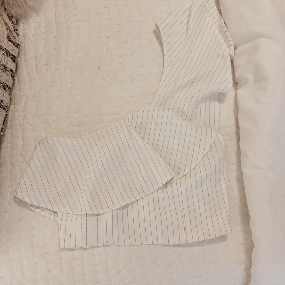 One shoulder crop top